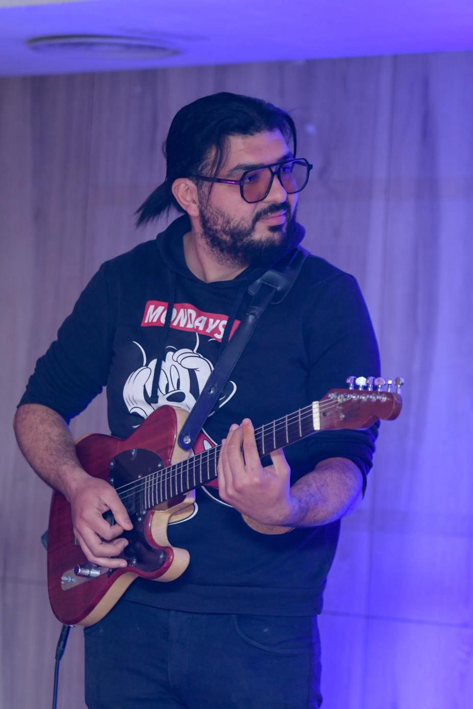 Bairem Sallemi playing guitar on stage